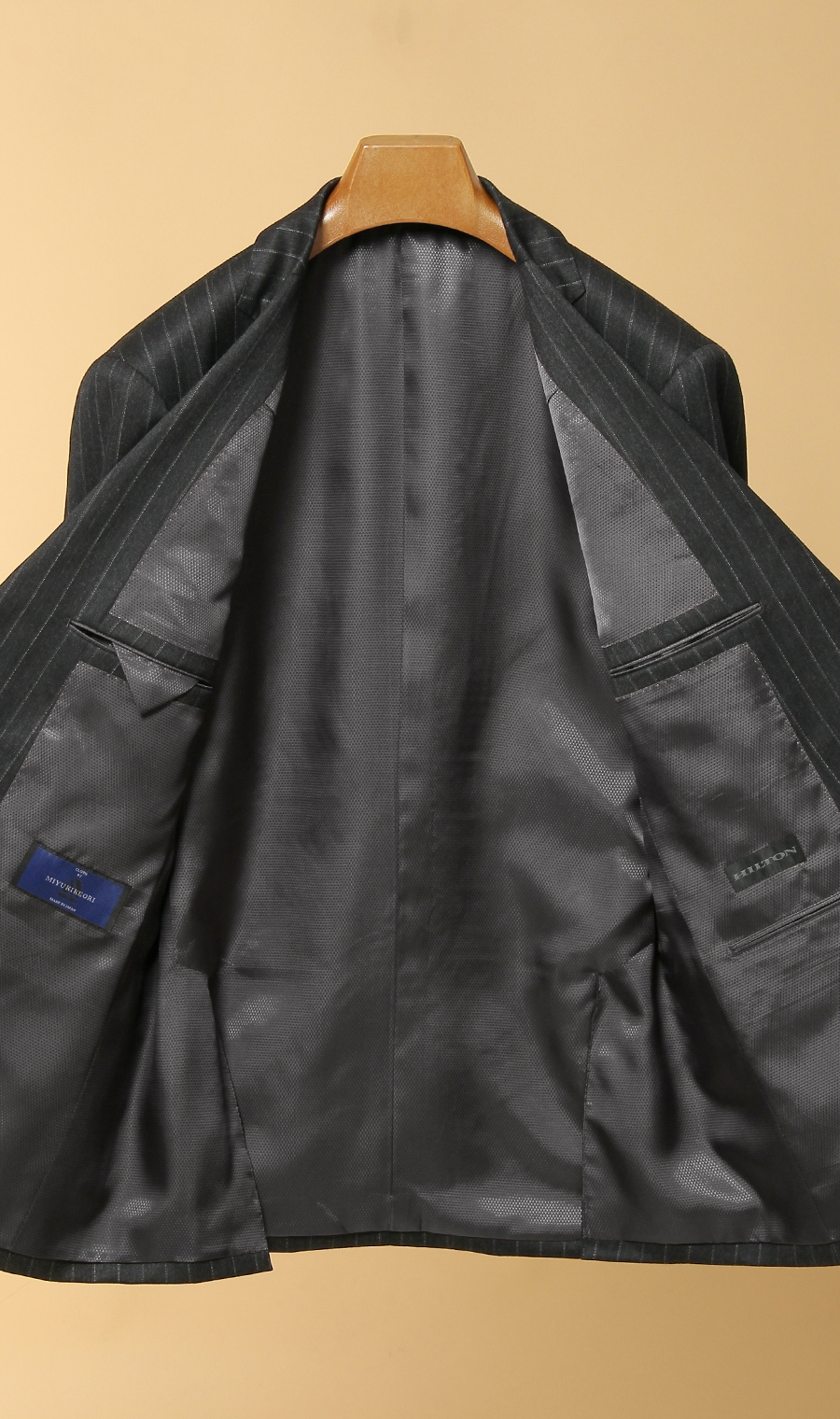 プレミアムスタイリッシュスーツ【御幸毛織】【made in Japan PRIDE】 グレー 体型:AB体(がっちり型),号数（身長）:4号(165cm)