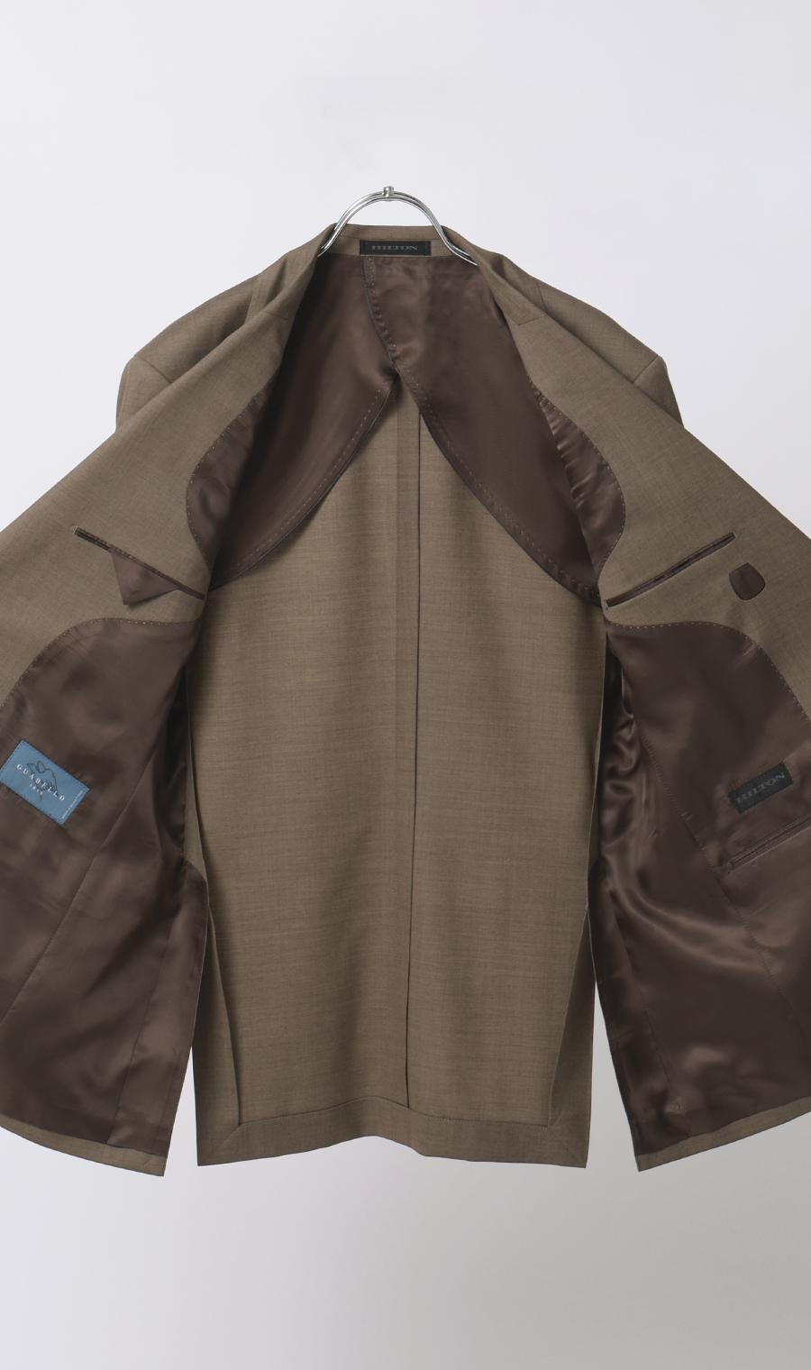 プレミアムスタイリッシュスーツ【GUABELLO】 ベージュ 体型:A体(標準型),号数（身長）:4号(165cm)