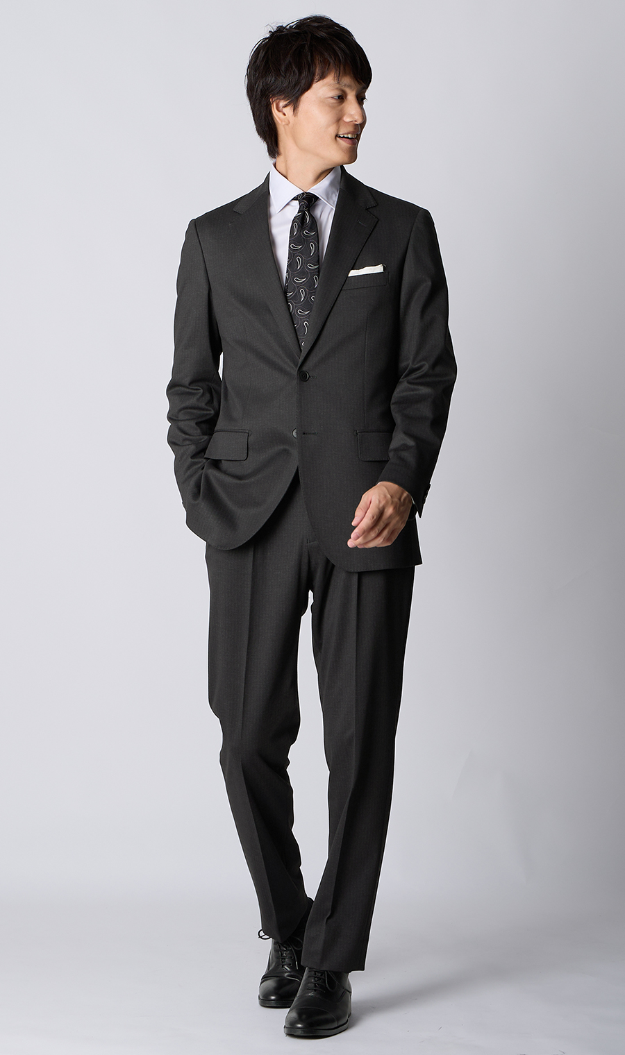 ゼロプレッシャーテーラー【シングル2ボタンスーツ】【裾上げ済み】 チャコール 体型:A体(標準型),号数（身長）:4号(165cm)