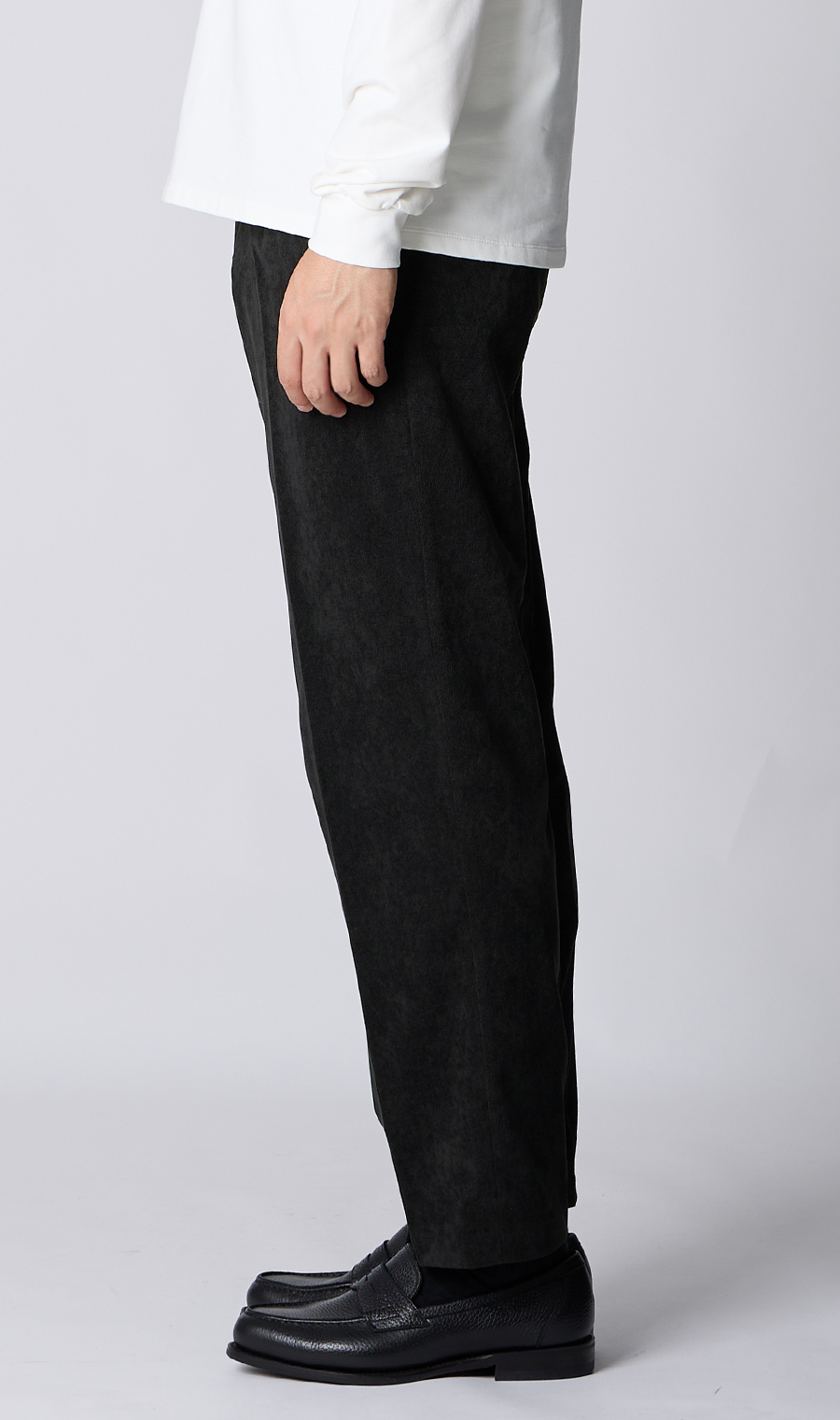 ルーズフィットスラックス【コーデュロイ】【セットアップ着用可】【裾上げ済み】 ブラック S