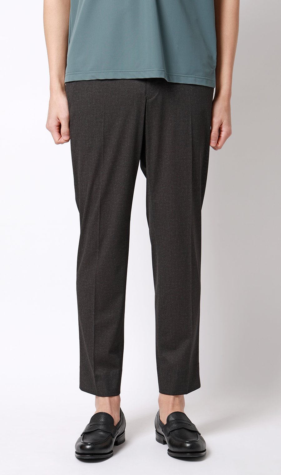 スタイリッシュスラックス【超軽量】【セットアップ着用可】【裾上げ済み】 チャコール M