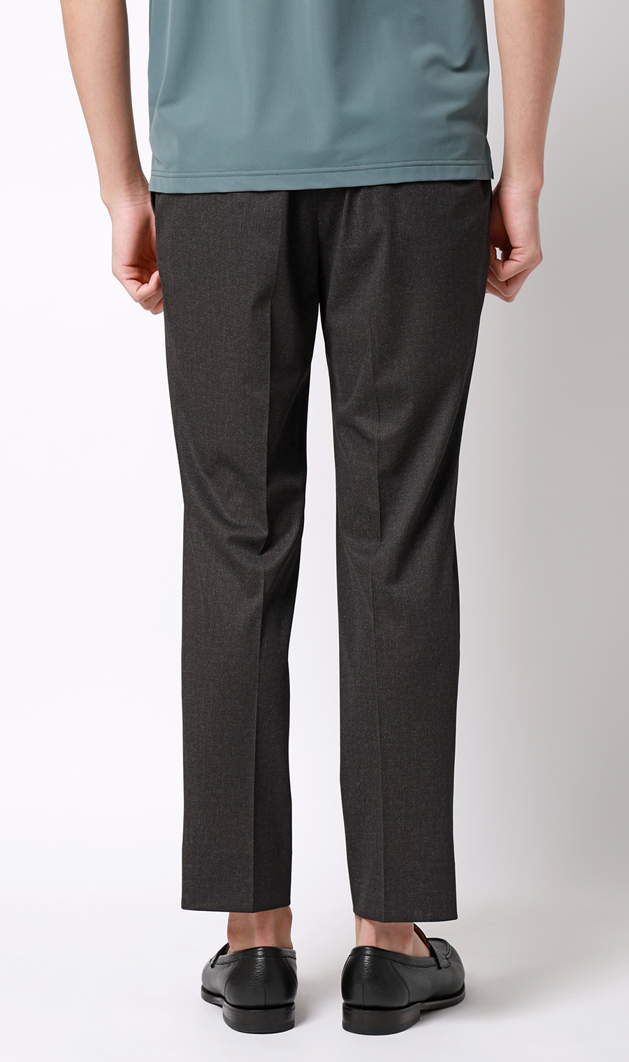 スタイリッシュスラックス【超軽量】【セットアップ着用可】【裾上げ済み】 チャコール M