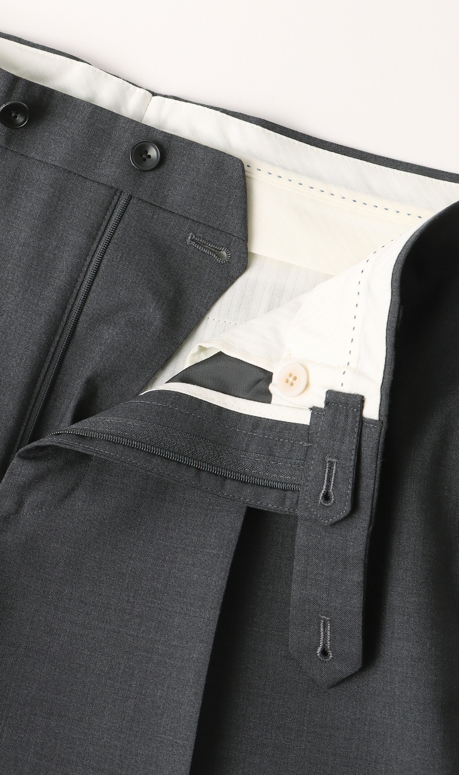 ワンタックテーパードパンツ《裾上げ済み》 チャコール S