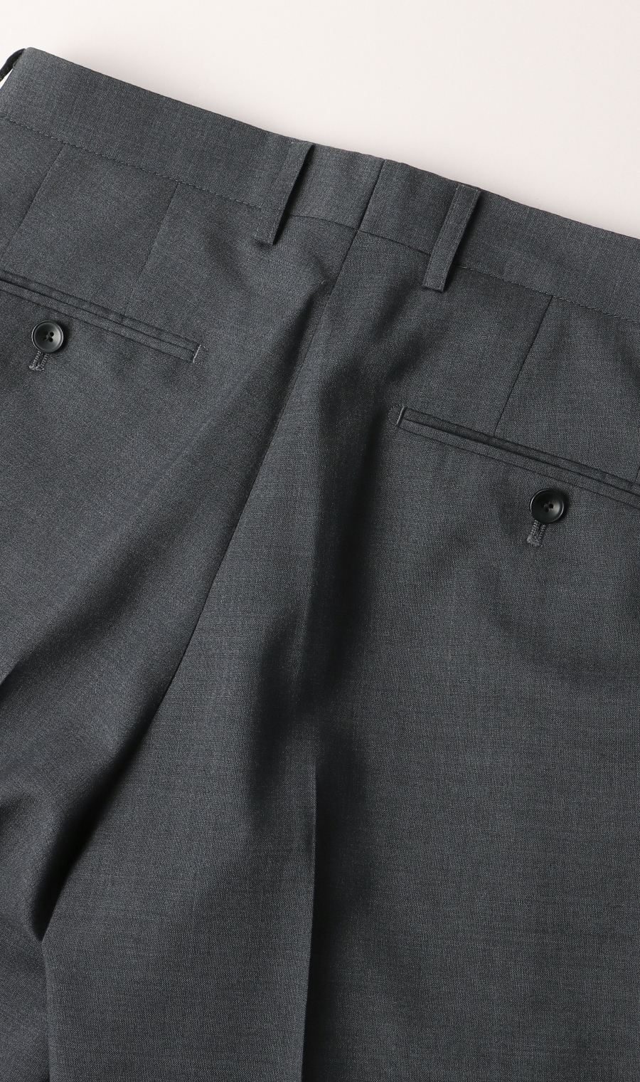 ワンタックテーパードパンツ《裾上げ済み》 チャコール S