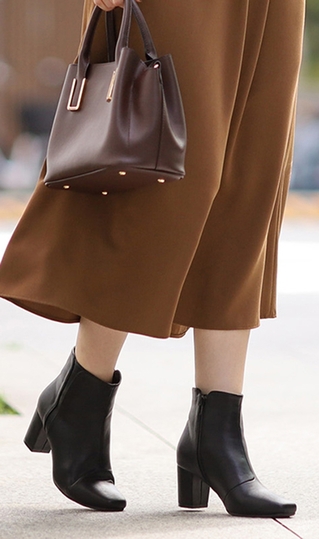 スクエアトゥショートブーツ《スムース》