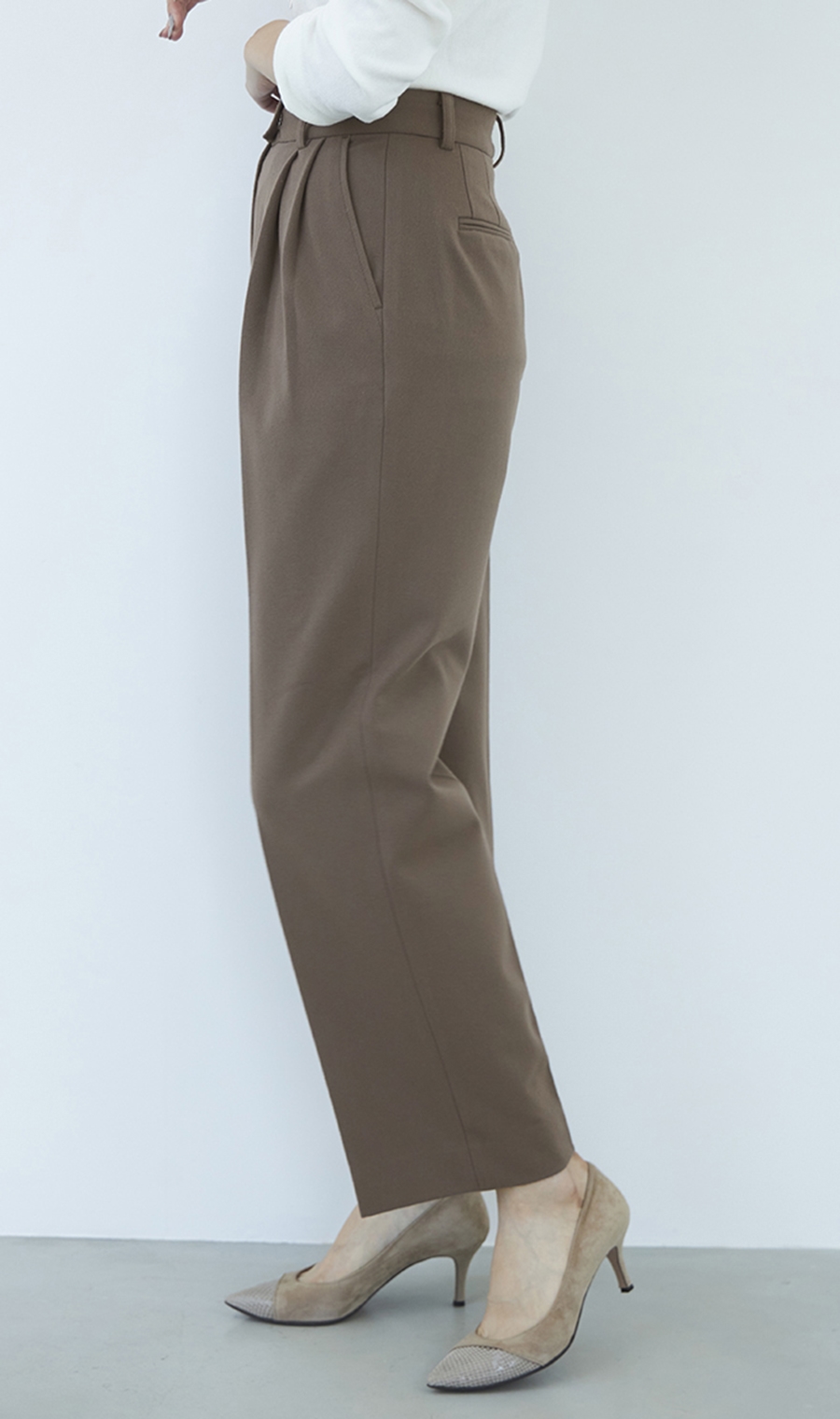 ツータックストレートパンツ《セットアップ着用可》《WEB限定》《裾上げ済み》 ブラウン S