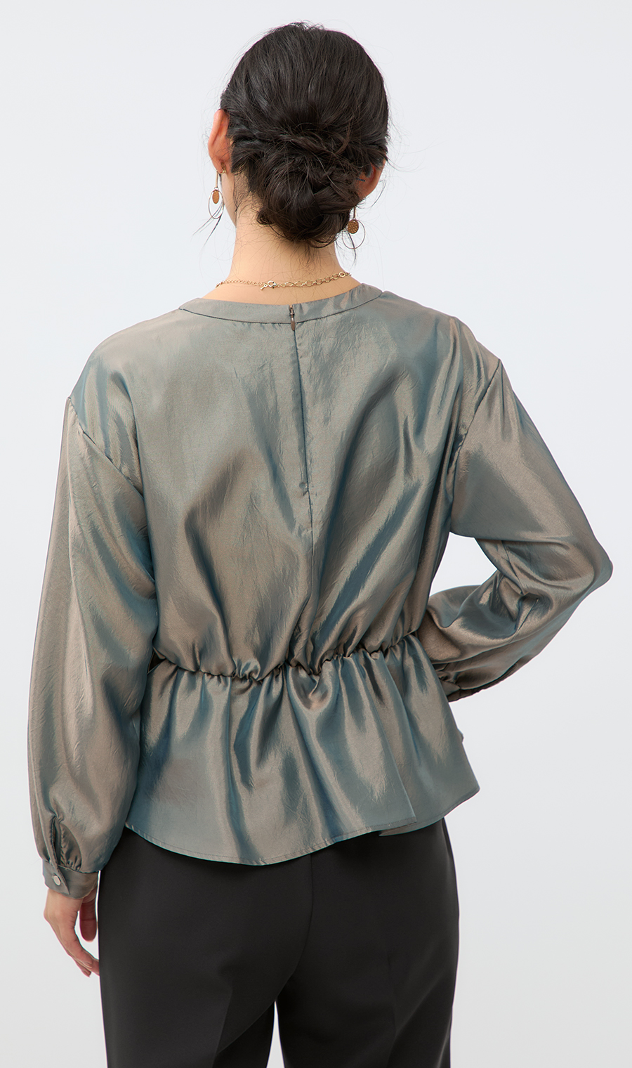 ウエストギャザーシャンブレーブラウス【WEB限定】 カーキ M