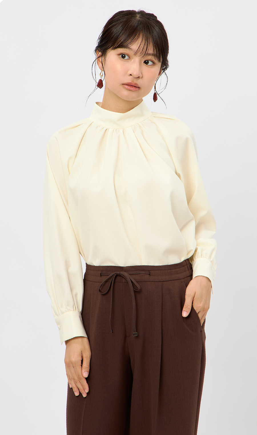 ハイネックギャザーブラウス【長袖】 クリーム M