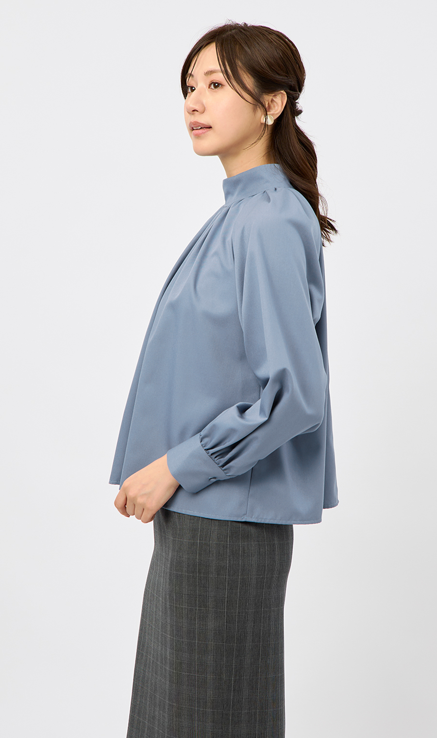 【美品】our 頼れるギャザーブラウス 薄い青 長袖シャツ ギャザー入り ourhome/頼れるギャザーブラウス(ブルー)