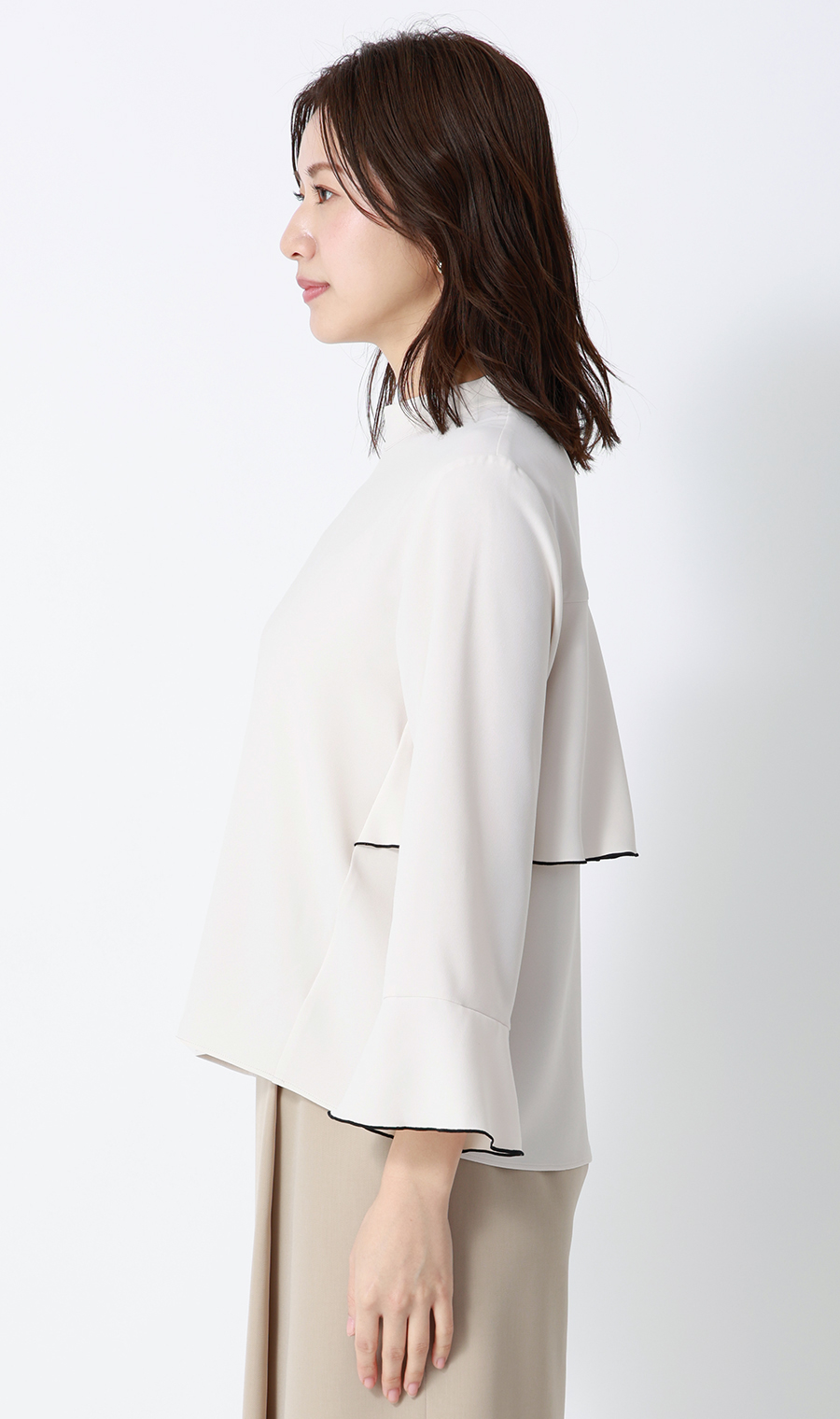 ハイネックバックコンシャスブラウス【長袖】 ベージュ M