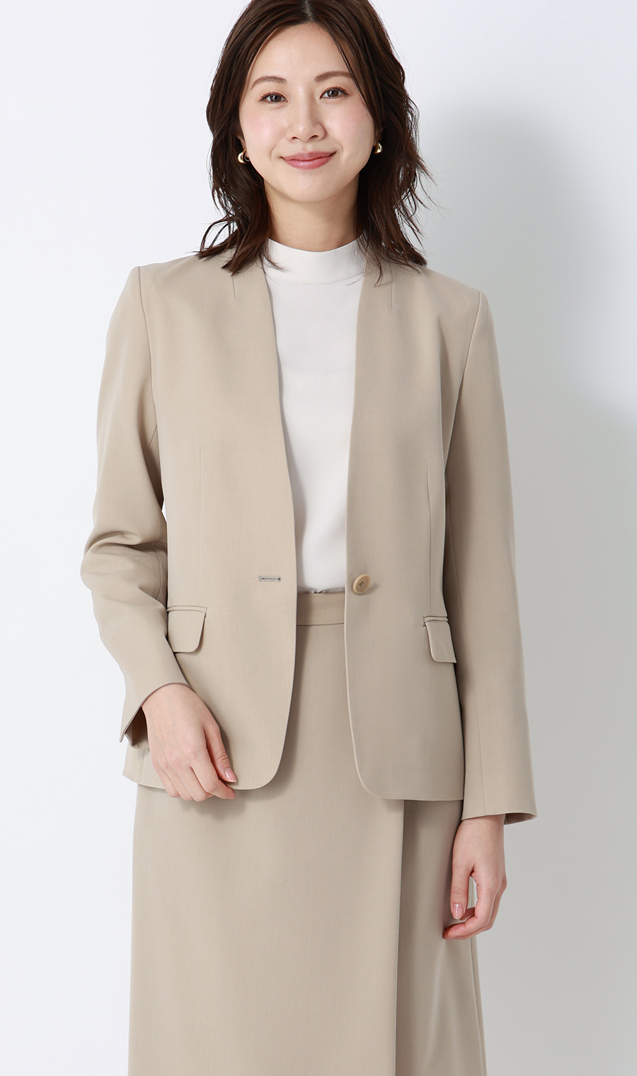 ハイネックバックコンシャスブラウス【長袖】 ベージュ M