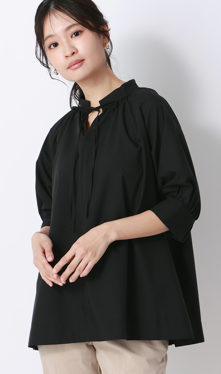 ハイネックギャザーリボンブラウス【5分袖】 ブラック M