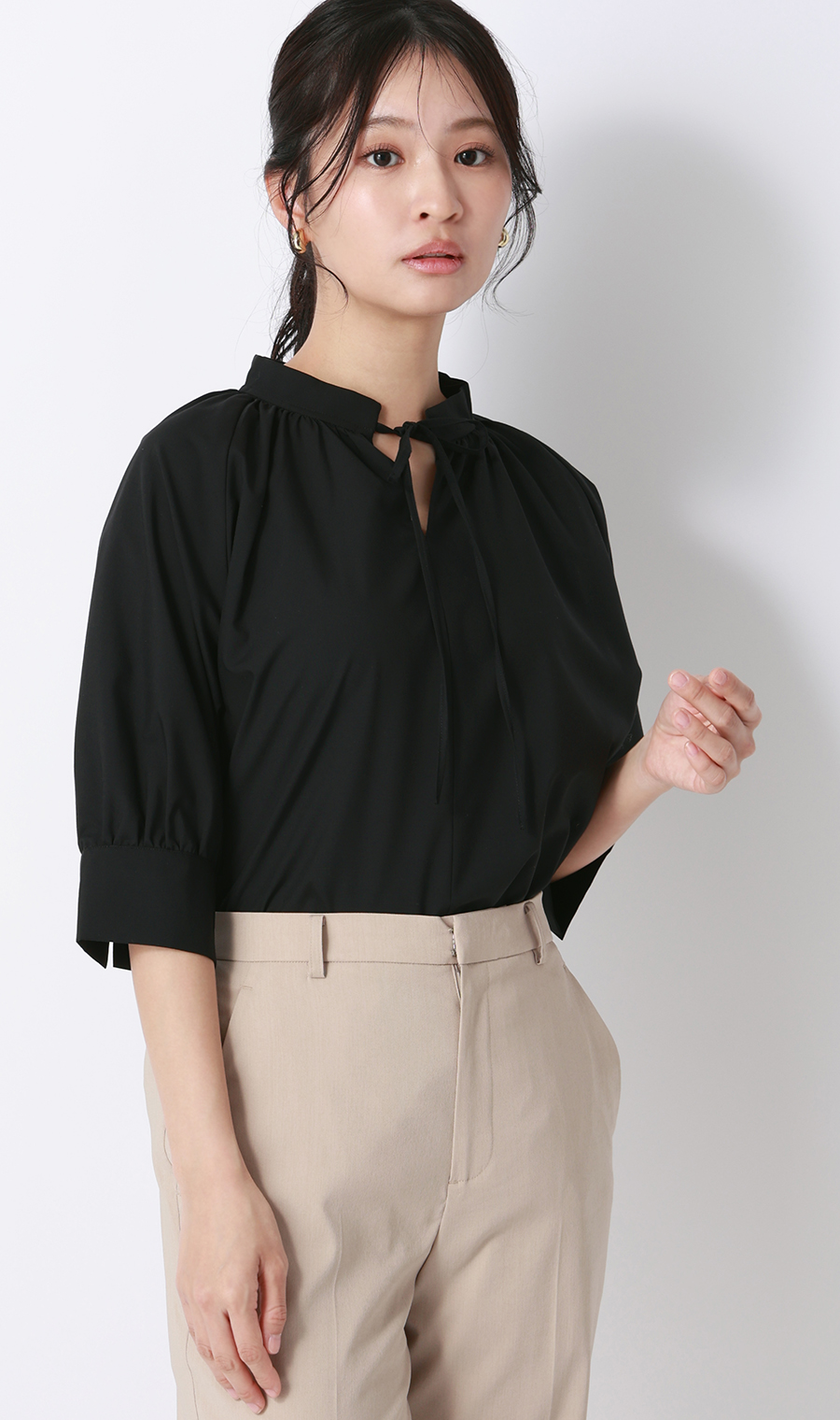 ハイネックギャザーリボンブラウス【5分袖】 ブラック M