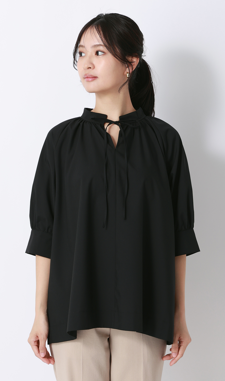ハイネックギャザーリボンブラウス【5分袖】 ブラック M