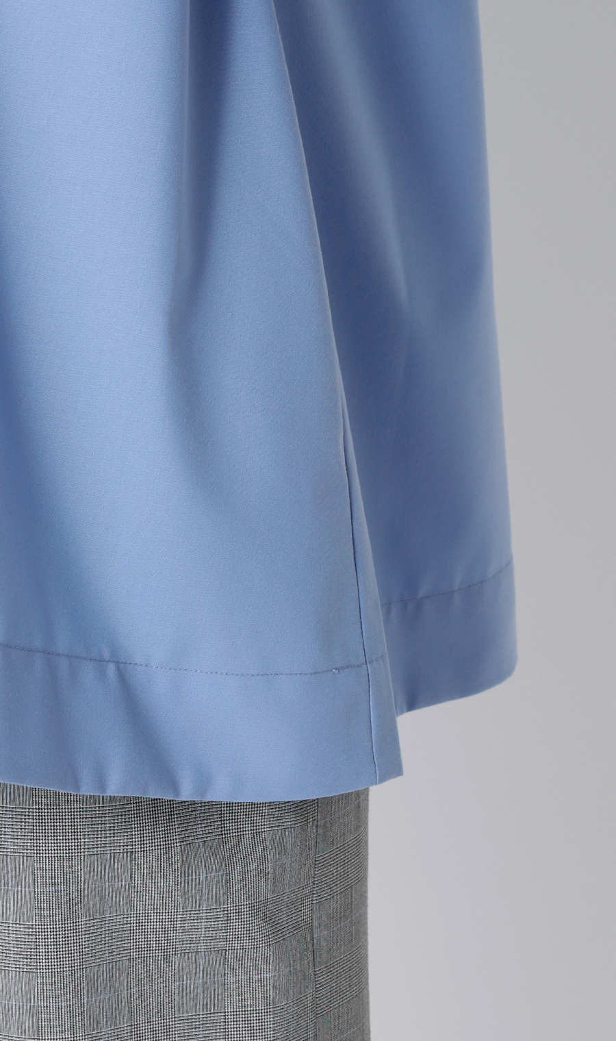 ハイネックギャザーリボンブラウス【5分袖】 ブルー M