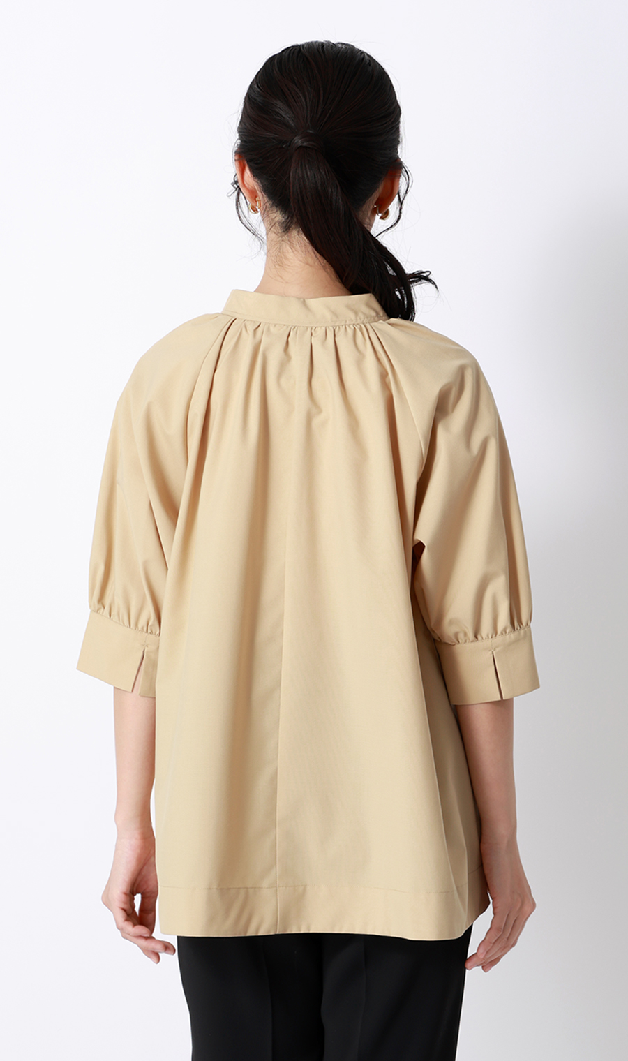 ハイネックギャザーリボンブラウス【5分袖】 ベージュ M