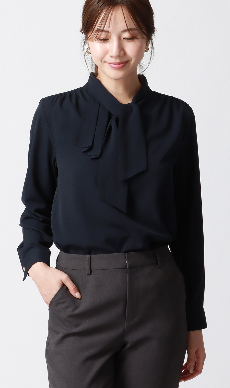 アシンメトリーフリルブラウス【長袖】【WEB限定】 ネイビー M