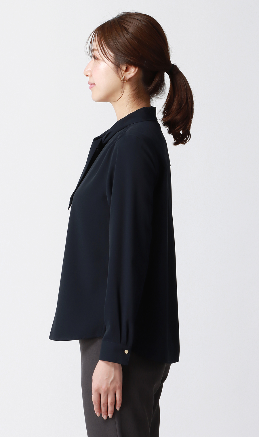 アシンメトリーフリルブラウス【長袖】【WEB限定】 ネイビー M