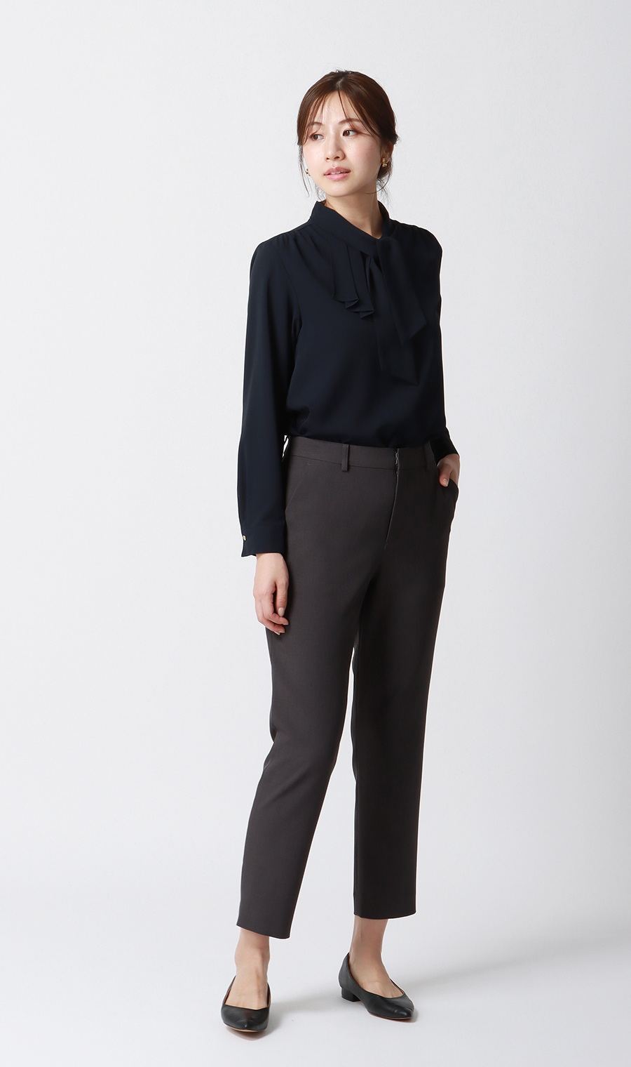 アシンメトリーフリルブラウス【長袖】【WEB限定】 ネイビー M