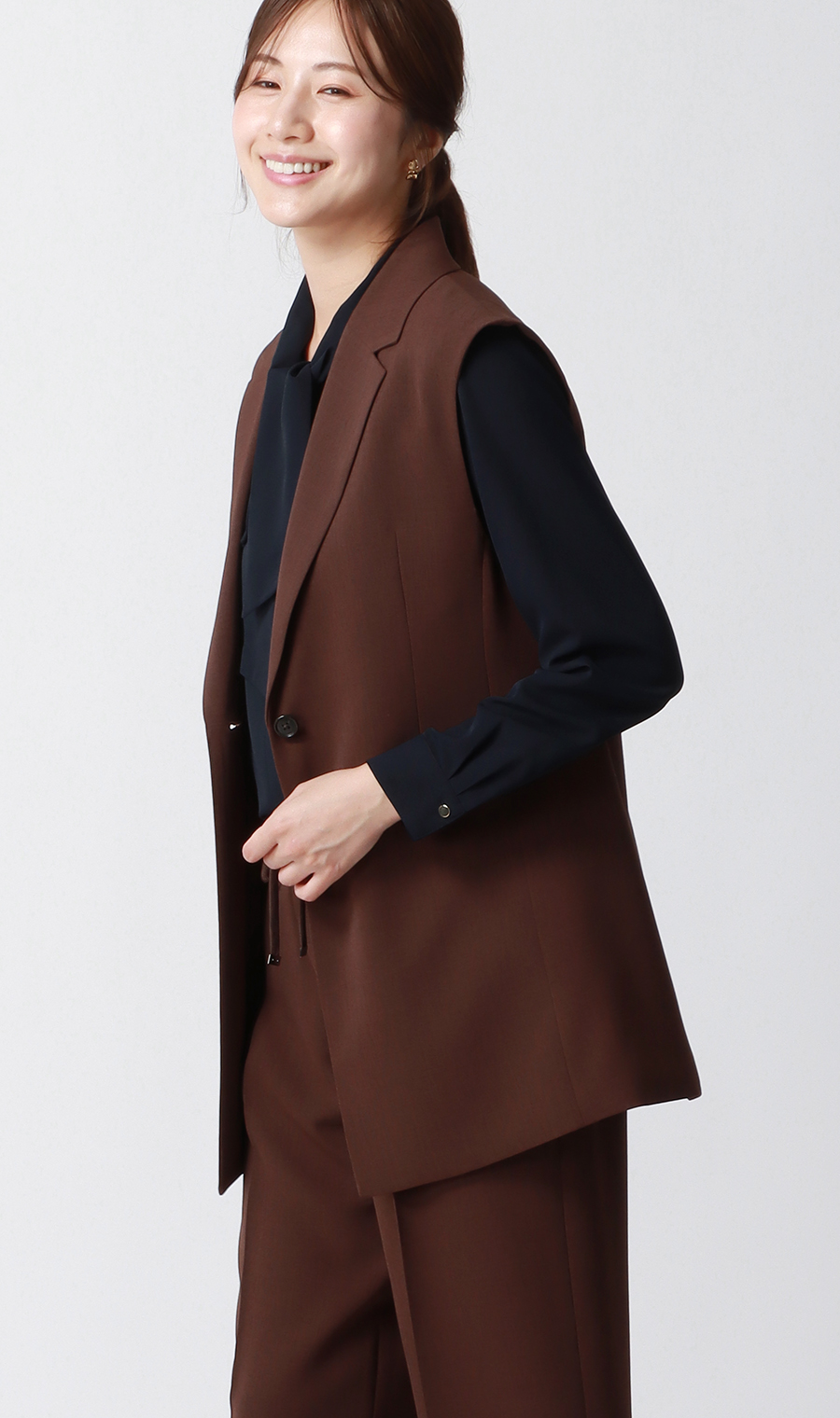 アシンメトリーフリルブラウス【長袖】【WEB限定】 ネイビー M