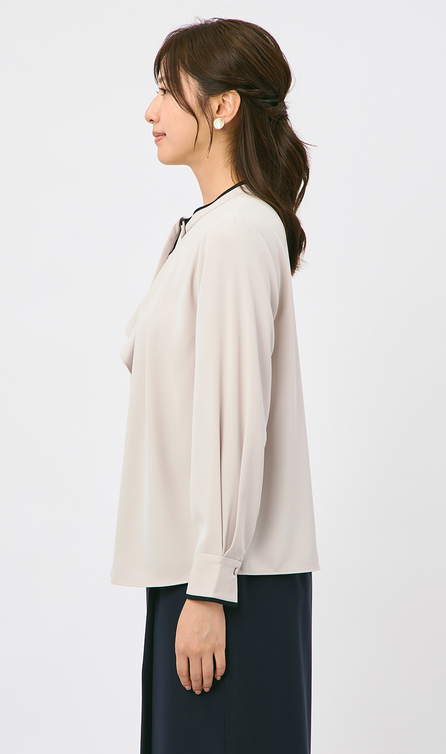 【週替わり_レディース】ライン配色フリルタイブラウス【長袖】【2WAY】 ベージュ S