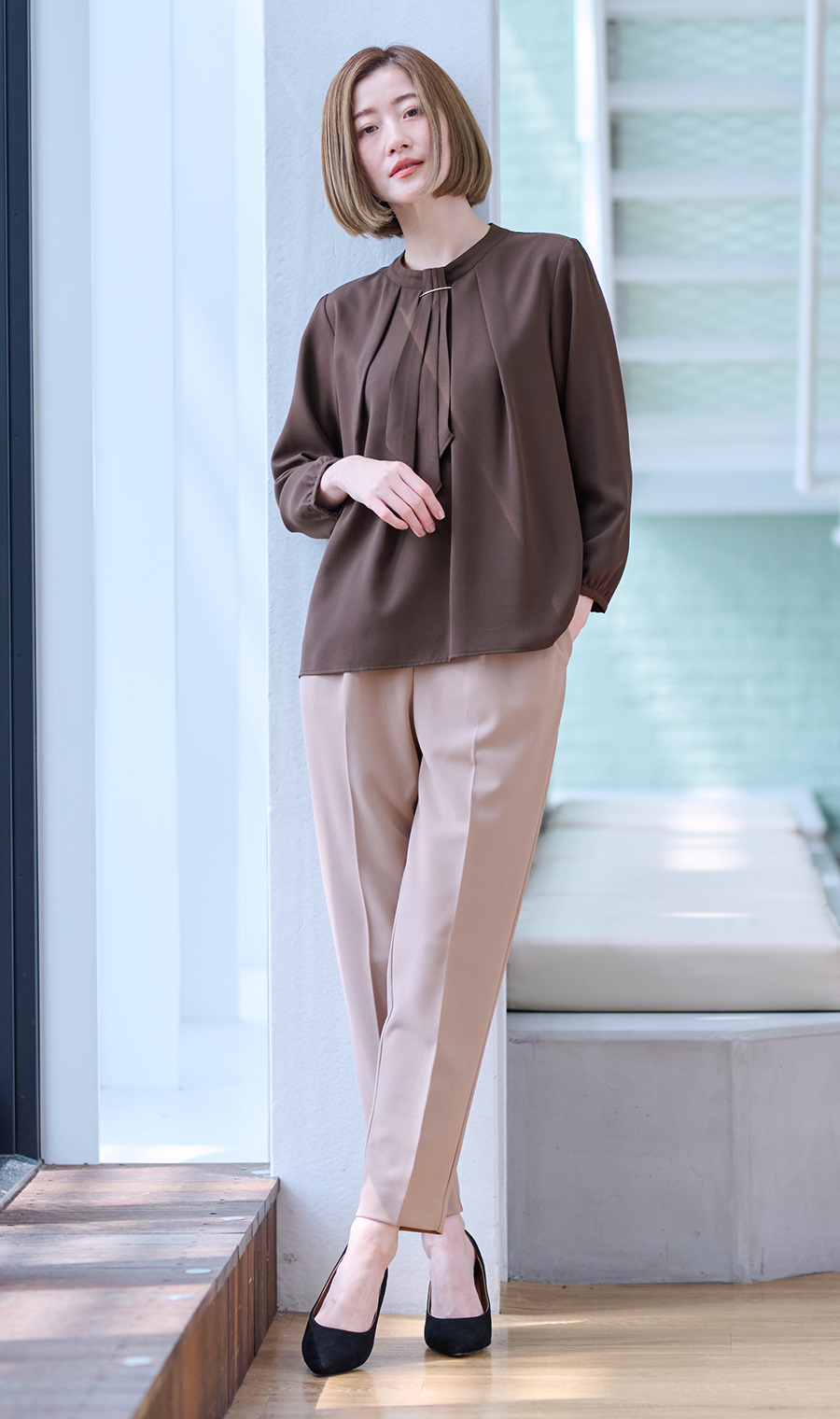 名品アクセサリー付きボウタイブラウス【4WAY】【9分袖】 ブラウン S