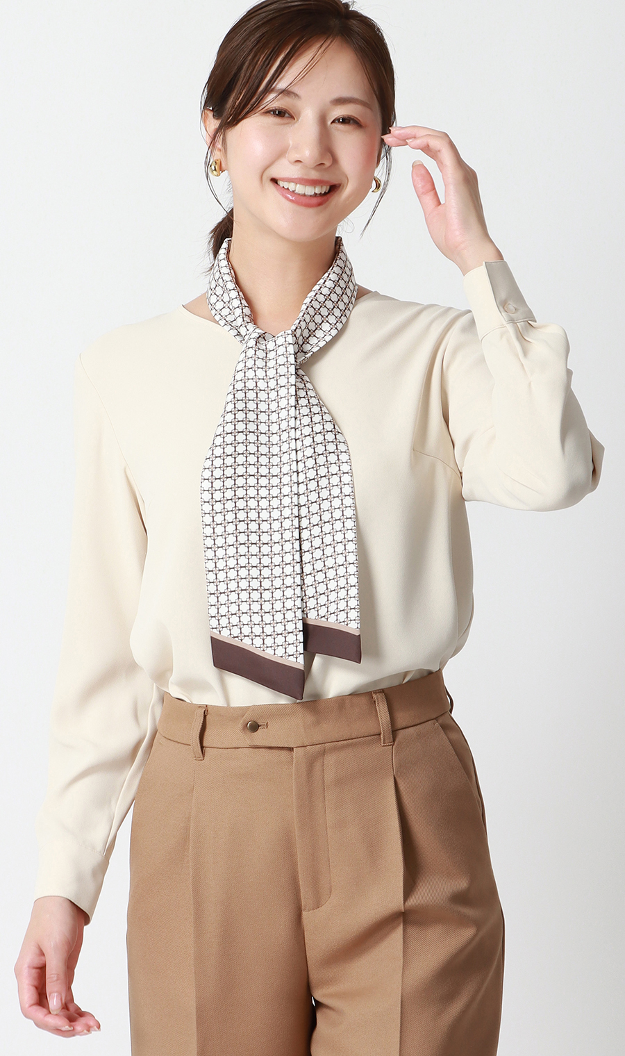 スカーフタイ付きVネックブラウス【2WAY】【長袖】 ベージュ S