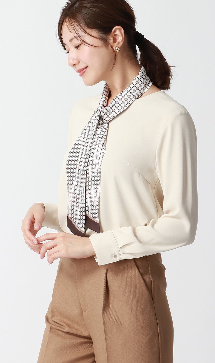 スカーフタイ付きVネックブラウス【2WAY】【長袖】 ベージュ S