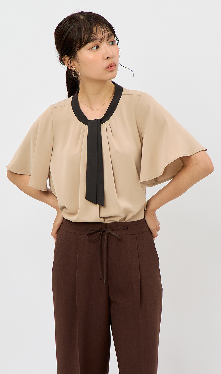 配色タイ付き2WAYブラウス【5分袖】 ベージュ S