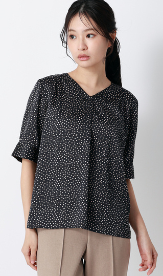 Vネックサテンブラウス【涼】【半袖】