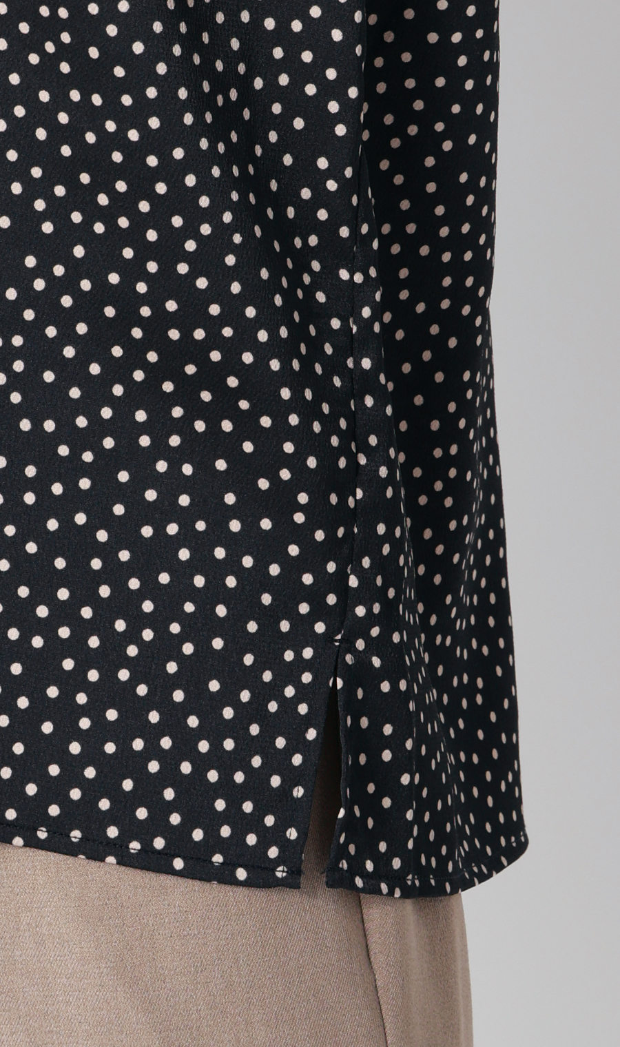 Vネックサテンブラウス【涼】【半袖】 ネイビー S