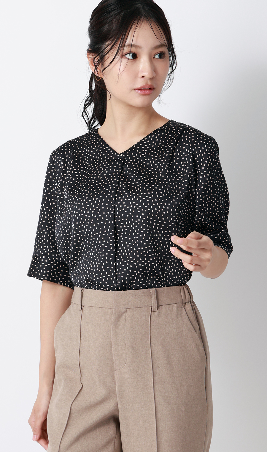 Vネックサテンブラウス【涼】【半袖】 ネイビー S