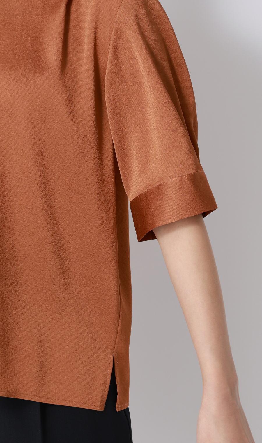 Vネックサテンブラウス【涼】【半袖】 オレンジ S