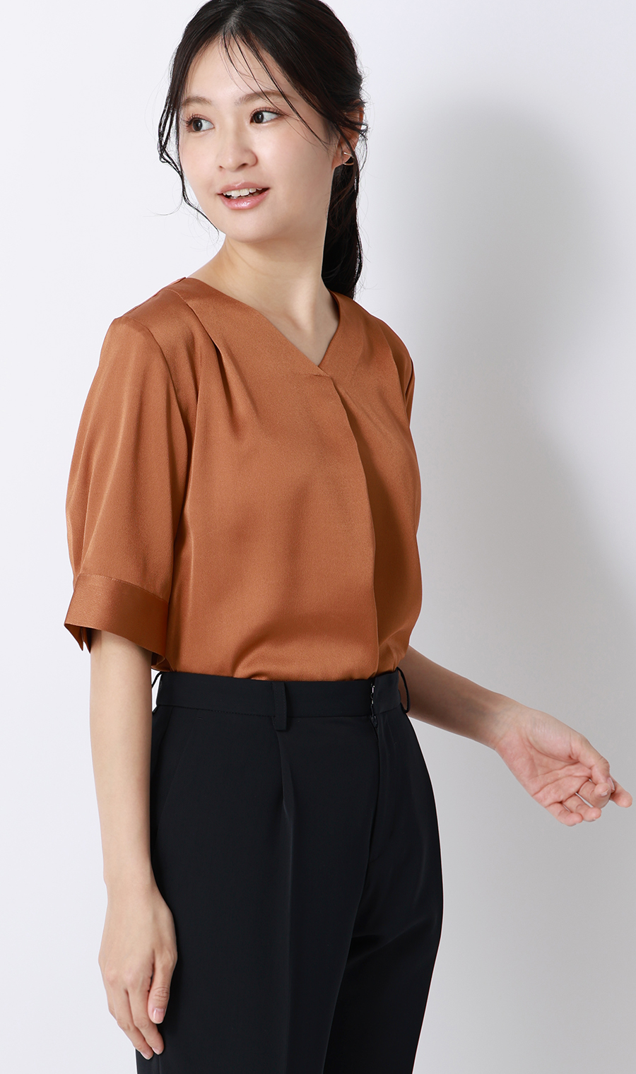 Vネックサテンブラウス【涼】【半袖】 オレンジ S