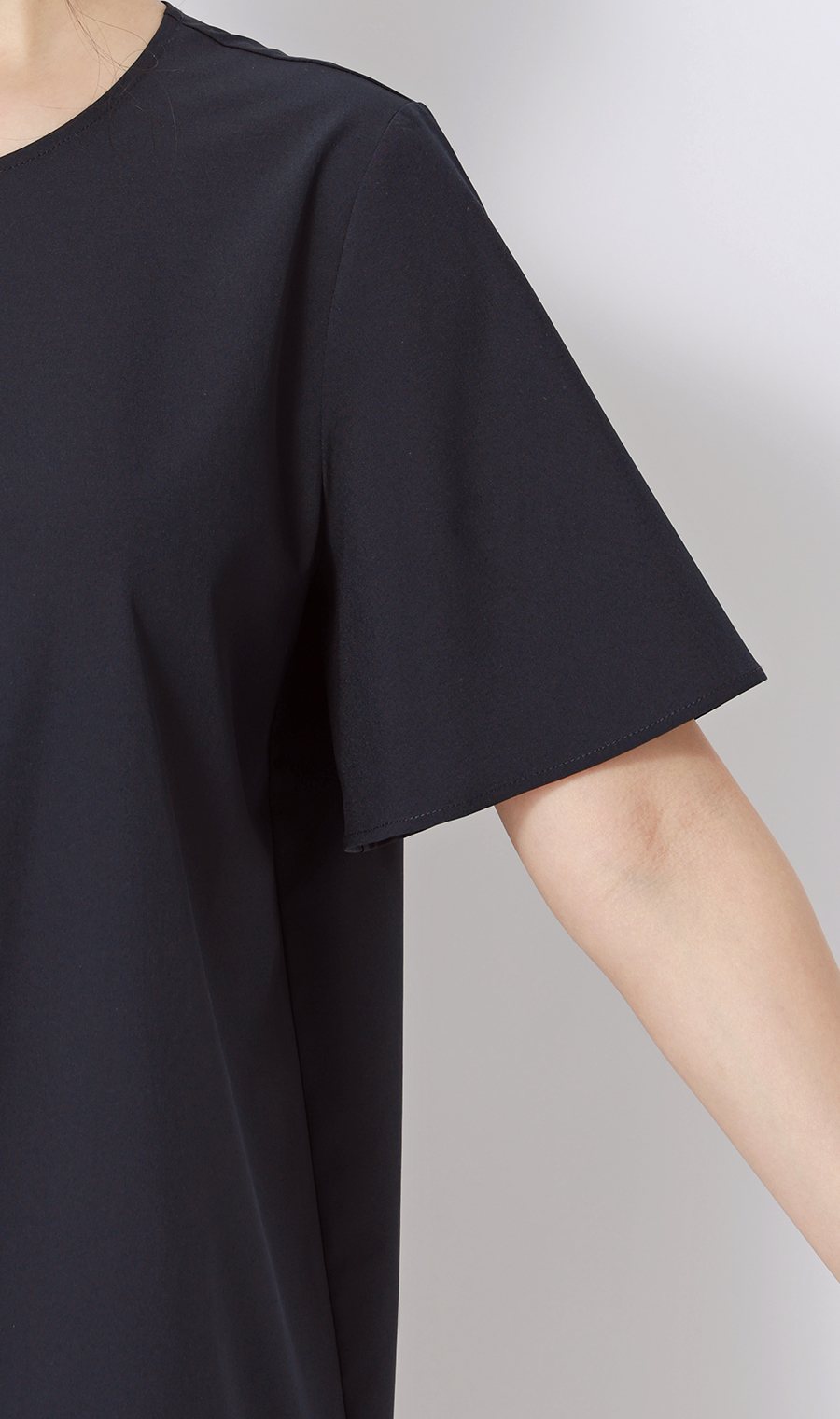 ■【みんなのブラウス】ゼロプレッシャーブラウス【クルーネック】【半袖】【WEB限定】 ネイビー S