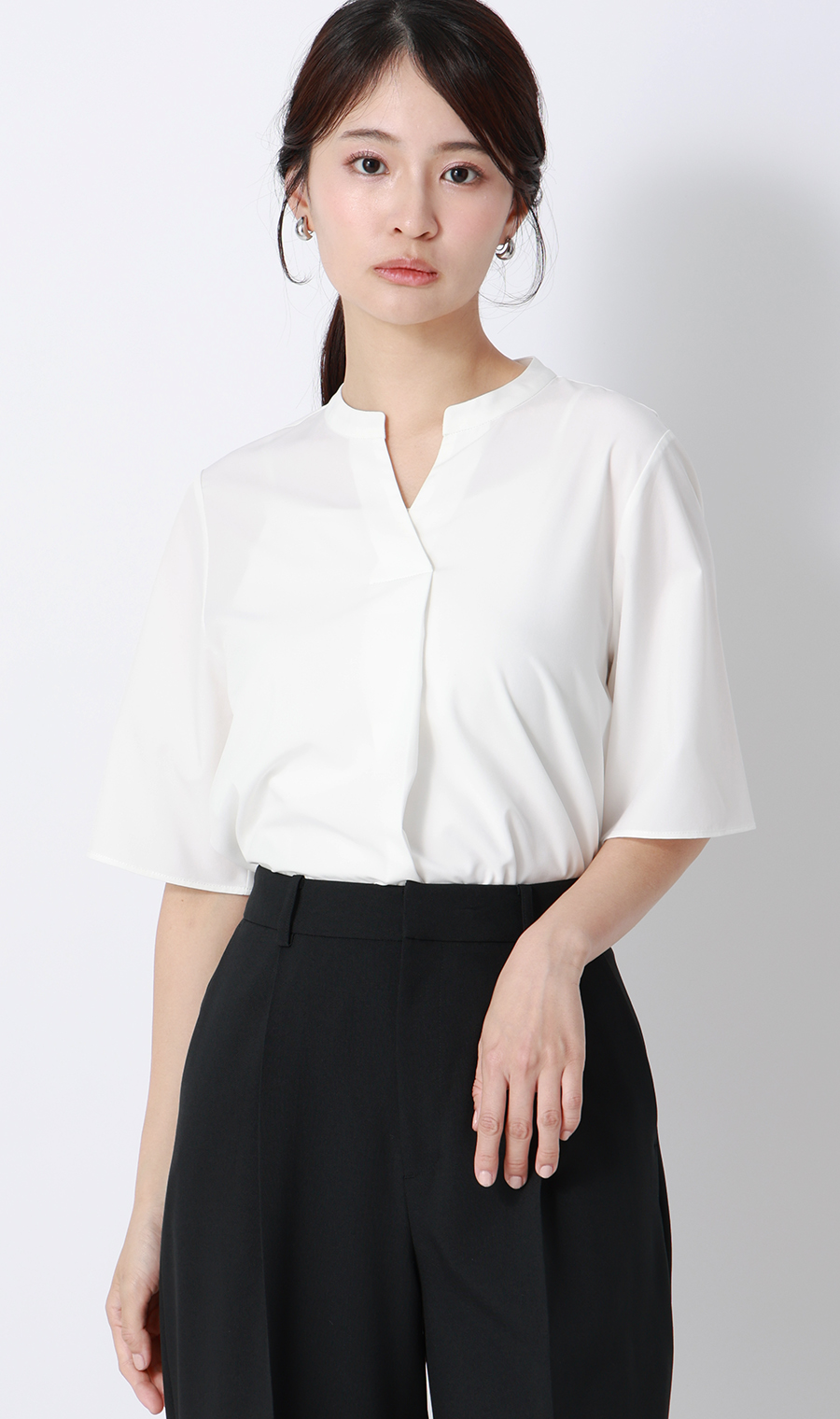 ■【みんなのブラウス】ゼロプレッシャーブラウス【キーネック】【半袖】【WEB限定】 ホワイト M