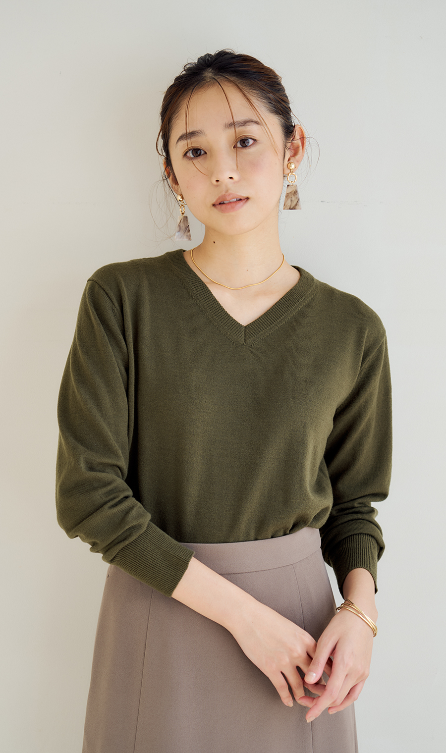 【毛球CLEAR針織】 V領平針織卡其色S